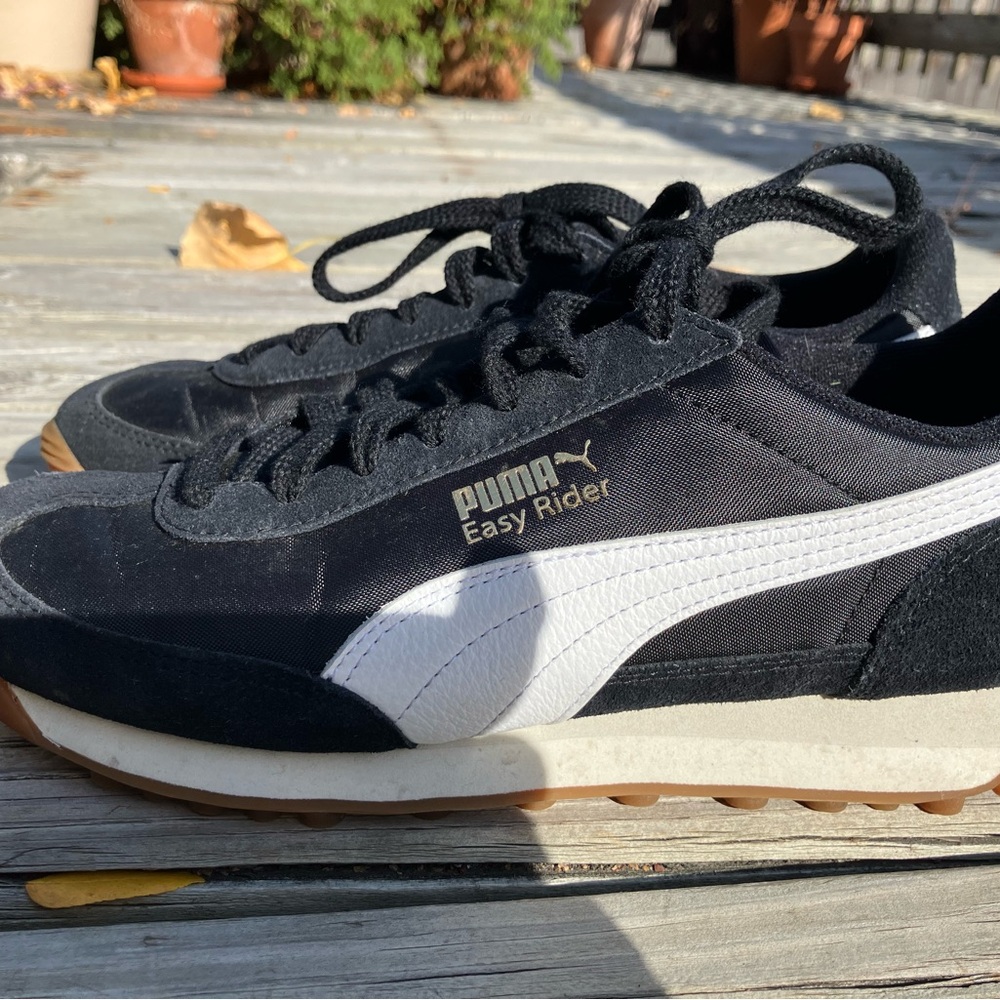 Puma, easy rider vintage US Men’s size 6 / Women’s size 7.5